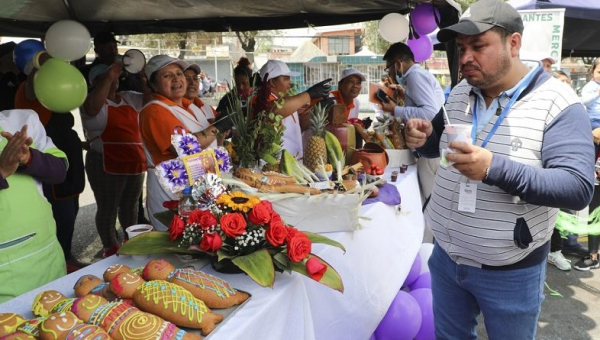 Arrancó el festival de coladas moradas en los mercados de Quito