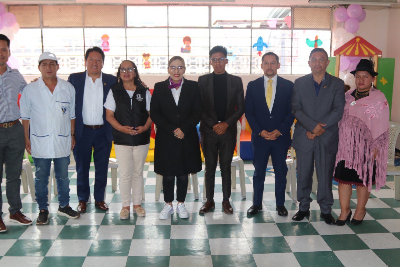 AMCC firma convenio con la fundación Camino a la Esperanza CALE para uso de espacios en los centros de comercio